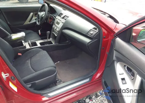 2011 Toyota Camry Se z USA, uszkodzony, nr VIN 4T1BF3EK2BU164764